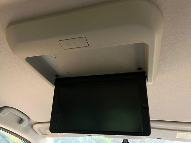 【フリップダウンモニター】大画面モニターで後席でもエンタメをお楽しみいただけます。小さなお子様にも大人気の装備です♪