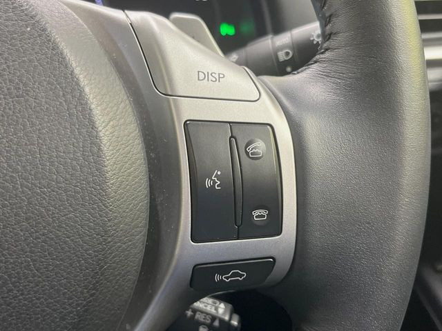 【プリクラッシュセーフティ】前方の車両等を検知し、衝突しそうな時は警報で注意を促し、ブレーキを踏む力をサポート。ブレーキを踏めなかった場合は衝突被害軽減ブレーキが作動、衝突回避をサポートします。