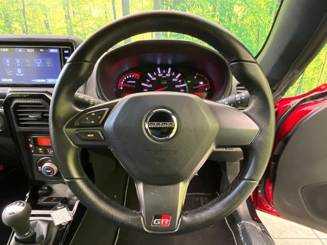 �y�����v�����X�e�A�����O�z�㎿�Ȋv���g�p���邱�ƂŁA��ɂ����������݂ƂĂ��^�]���₷���n���h���ł���