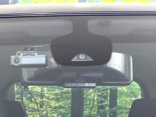 �y�C���e���W�F���g�G�}�[�W�F���V�[�u���[�L�z�t�����g�J�����őO���̎ԗ�����s�҂����m�B�Փ˂������Ȏ��͏Փ˔�Q�y���u���[�L���쓮�A�Փˉ�����T�|�[�g�B�����S�Ƀh���C�u�����y���݂��������܂��B