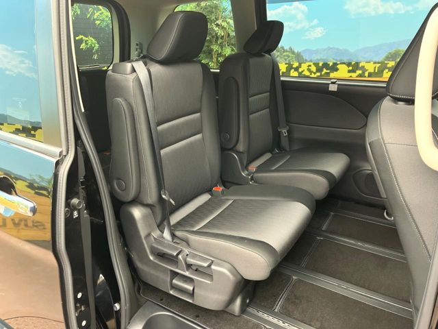 後部座席も気になるようなキズ・汚れやへたり等、大きなダメージはなく、良好な状態です。