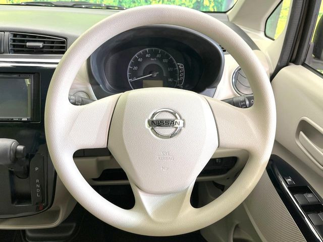 ステアリングも使用感が少なく、きれいな状態となっております♪