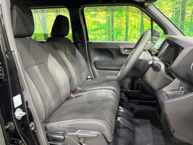 運転席シート廻りは使用感も少なく、良好な状態となっています。丁寧に使われていたことがよくわかりますね。