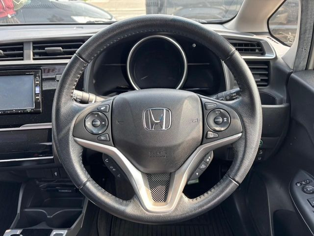 �y�����v�����X�e�A�����O�z�㎿�Ȋv���g�p���邱�ƂŁA��ɂ����������݂ƂĂ��^�]���₷���n���h���ł���