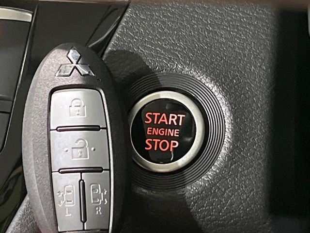 �y�I�y���[�V�����L�[�z�J�o����|�P�b�g�ɓ��ꂽ�܂܂ł��h�A�̎{���E�������\�ȃX�}�[�g�L�[�𑕔��B�G���W���̃I���E�I�t�����J�M�����o���K�v����������Ƃ��Ă��֗��ł���