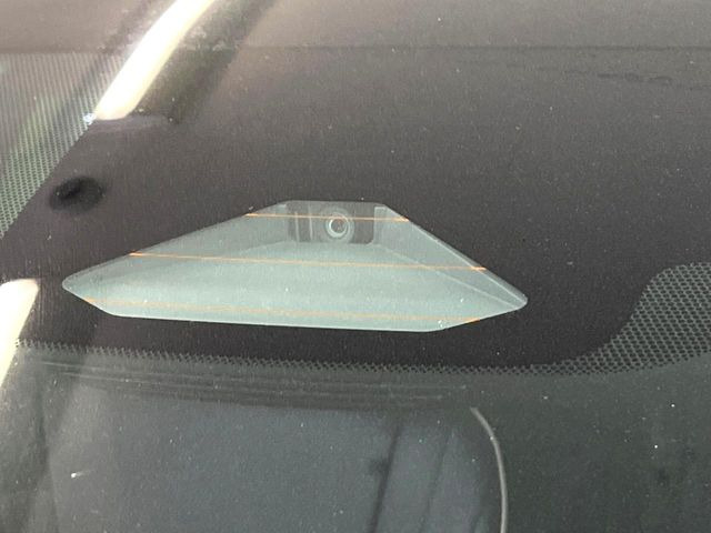 【トヨタセーフティセンス】走行中に前方の車両等を認識し、衝突しそうな時は警報とブレーキで衝突回避と被害軽減をアシスト。より安全にドライブをお楽しみいただけます。