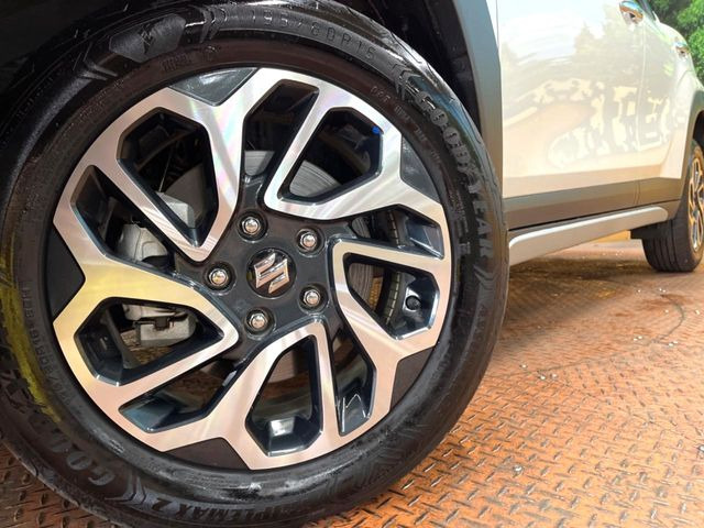 【純正16インチアルミホイール】外観にマッチした純正アルミホイールを装着しております。各種社外アルミホイールや、スタッドレスタイヤも取扱いしております。是非ご相談ください♪