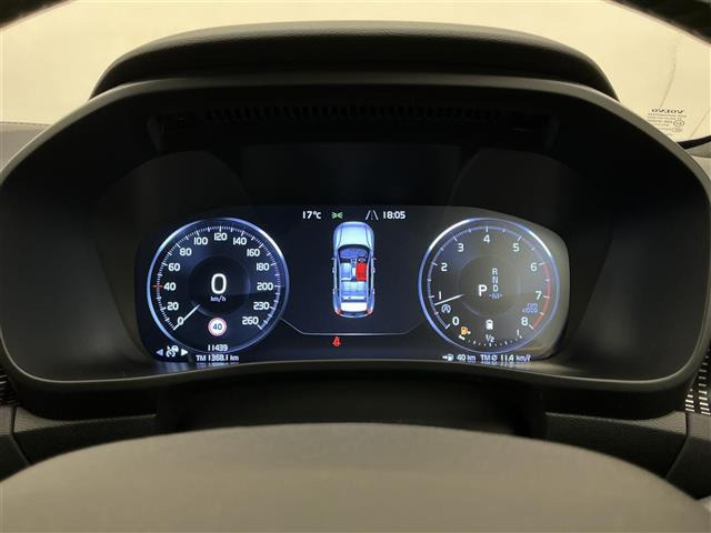 XC40B4 AWD Rデザイン 4WD