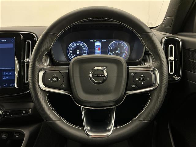 XC40B4 AWD Rデザイン 4WD