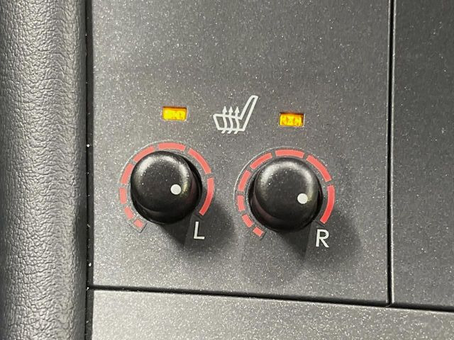 【シートヒーター】寒い日に重宝するシートヒーター!エアコンより早く温まってくれるので寒がりの人も安心ですね♪エアコンの温風は乾燥するから苦手、という方にもをおすすめです。