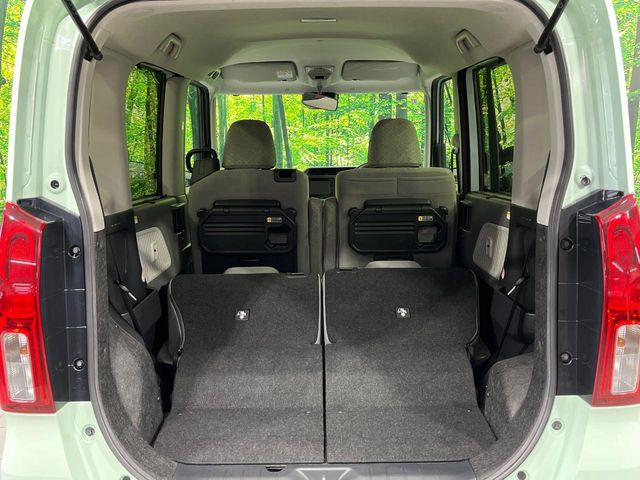 ���i�̂���������ʋ΁A���}���ɏ\���ȉ׎��X�y�[�X���m�ۂ��Ă���܂��B�Z�J���h�V�[�g��|���ƁA�傫�ȉו��̐ύڂ��\�ł���