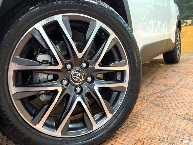 �y�����A���~�z�C�[���z�O�ςɃ}�b�`���������A���~�z�C�[���𑕒����Ă���܂��B�e��ЊO�A���~�z�C�[����A�X�^�b�h���X�^�C�����戵�����Ă���܂��B���񂲑��k����������