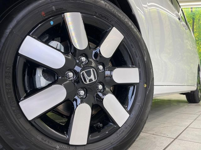 �y����15�C���`�A���~�z�C�[���z�O�ςɃ}�b�`���������A���~�z�C�[���𑕒����Ă���܂��B�e��ЊO�A���~�z�C�[����A�X�^�b�h���X�^�C�����戵�����Ă���܂��B���񂲑��k����������