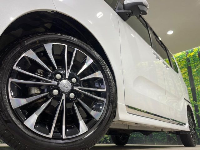 �y����15�C���`�A���~�z�C�[���z�O�ςɃ}�b�`���������A���~�z�C�[���𑕒����Ă���܂��B�e��ЊO�A���~�z�C�[����A�X�^�b�h���X�^�C�����戵�����Ă���܂��B���񂲑��k����������