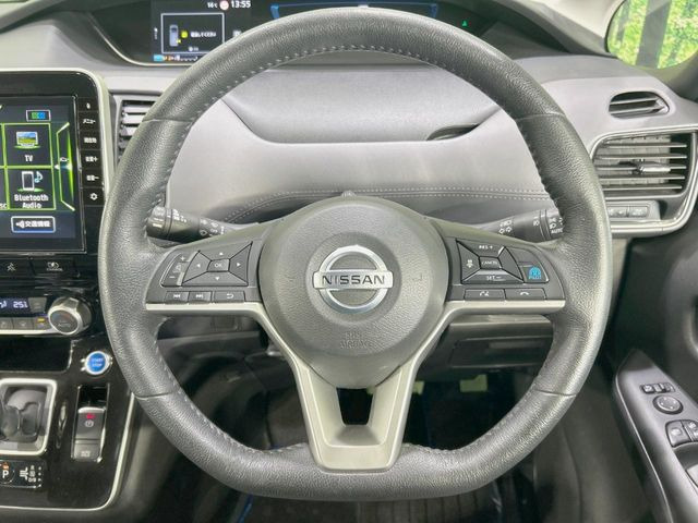 【ステアリングスイッチ】運転中、前方から目線をそらすことなく、オーディオ等の操作が可能な便利機能!安心&快適なドライブを演出してくれます♪