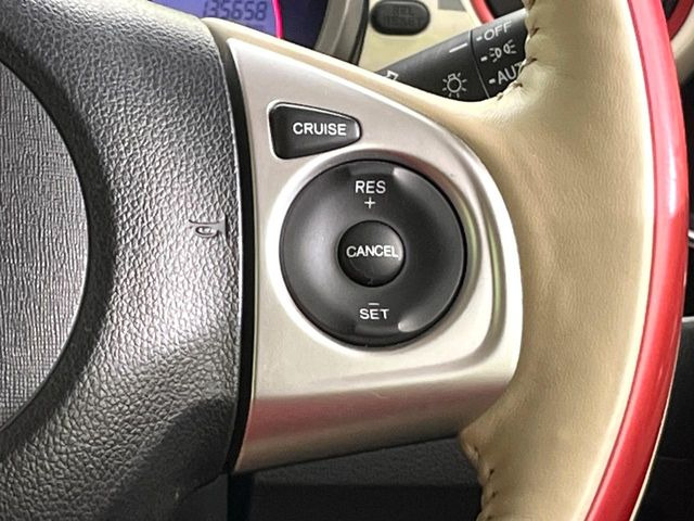 �y�N���[�Y�R���g���[���z�������H�����N���N���s�B�A�N�Z���𗣂��Ă���葬�x�ő��s���ł��A�������^�]���̕��S���y��!�����E�������ȒP�ȃX�C�b�`����Œ����ł��܂��B