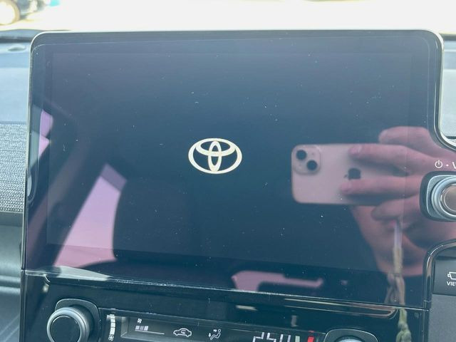 �y10.5�C���` �f�B�X�v���C�I�[�f�B�I�z���ʂ̃f�B�X�v���C��AppleCarPlay��AndroidAuto�����p�\�B�傫�ȉ�ʂŃX�}�z�i�r�A�v���������p���������܂���