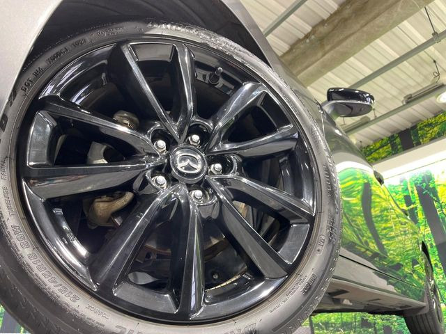 �y����18�C���`�A���~�z�C�[���z�O�ςɃ}�b�`���������A���~�z�C�[���𑕒����Ă���܂��B�e��ЊO�A���~�z�C�[����A�X�^�b�h���X�^�C�����戵�����Ă���܂��B���񂲑��k����������