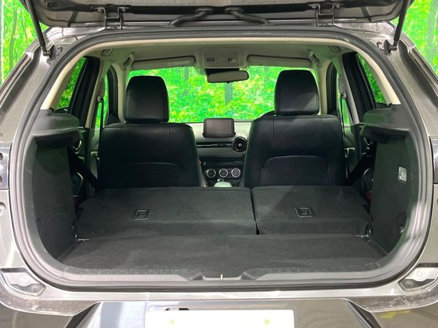 ���i�̂���������ʋ΁A���}���ɏ\���ȉ׎��X�y�[�X���m�ۂ��Ă���܂��B�Z�J���h�V�[�g��|���ƁA�傫�ȉו��̐ύڂ��\�ł���