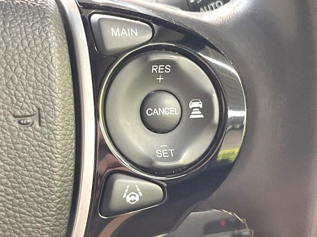 【アダプティブクルーズコントロール】高速道路での長距離走行が楽に!!自動で速度を保つクルーズコントロールが、衝突軽減システムと連携し、前方の車両を感知して車間を保つように速度調節してくれます!!