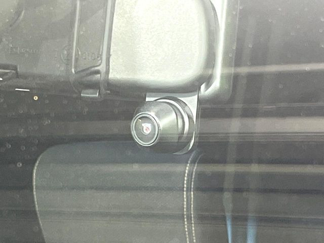 【ドライブレコーダー】ドライブレコーダー装備!走行中はもちろん、あおり運転や事故に遭遇した際、映像で記録し、万一のリスクに備えます。※記録用SDカードはお客様ご自身でご準備いただく必要があります。