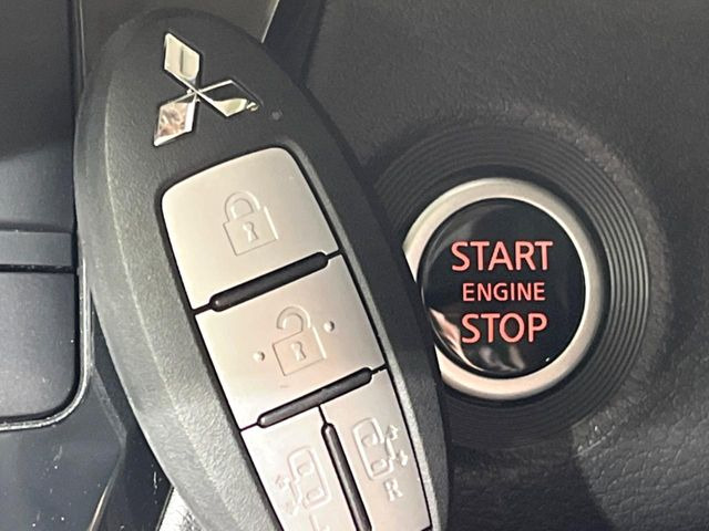 �y�I�y���[�V�����L�[�z�J�o����|�P�b�g�ɓ��ꂽ�܂܂ł��h�A�̎{���E�������\�ȃX�}�[�g�L�[�𑕔��B�G���W���̃I���E�I�t�����J�M�����o���K�v����������Ƃ��Ă��֗��ł���