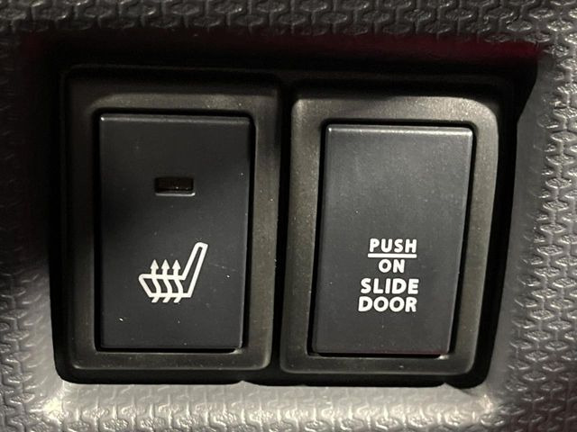 【シートヒーター】寒い日に重宝するシートヒーター!エアコンより早く温まってくれるので寒がりの人も安心ですね♪エアコンの温風は乾燥するから苦手、という方にもをおすすめです。