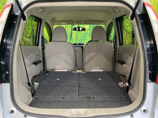 ���i�̂���������ʋ΁A���}���ɏ\���ȉ׎��X�y�[�X���m�ۂ��Ă���܂��B�Z�J���h�V�[�g��|���ƁA�傫�ȉו��̐ύڂ��\�ł���