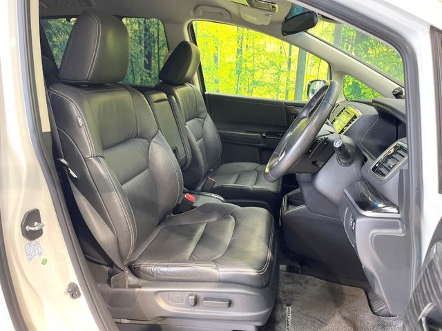 運転席シート廻りは使用感も少なく、良好な状態となっています。前オーナー様が丁寧に使っていたことがよくわかりますね。