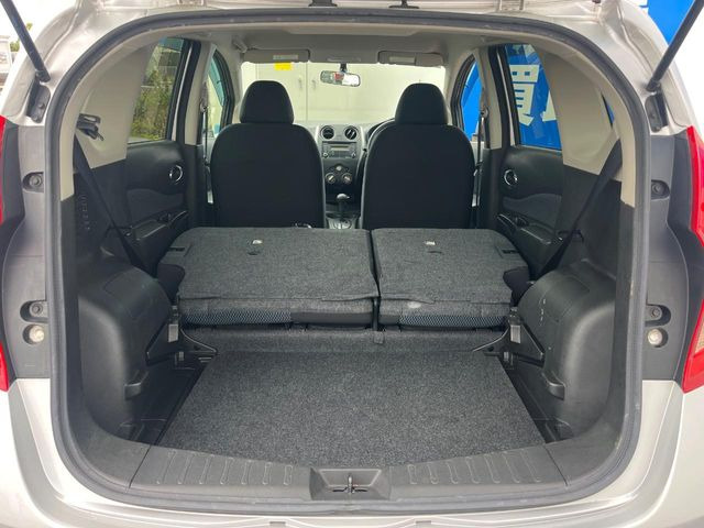 ���i�̂���������ʋ΁A���}���ɏ\���ȉ׎��X�y�[�X���m�ۂ��Ă���܂��B�Z�J���h�V�[�g��|���ƁA�傫�ȉו��̐ύڂ��\�ł���