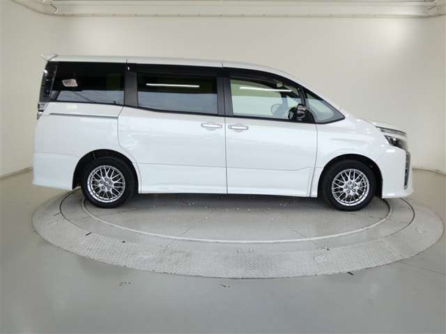 ヴォクシー1.8 ハイブリッド ZS 煌III