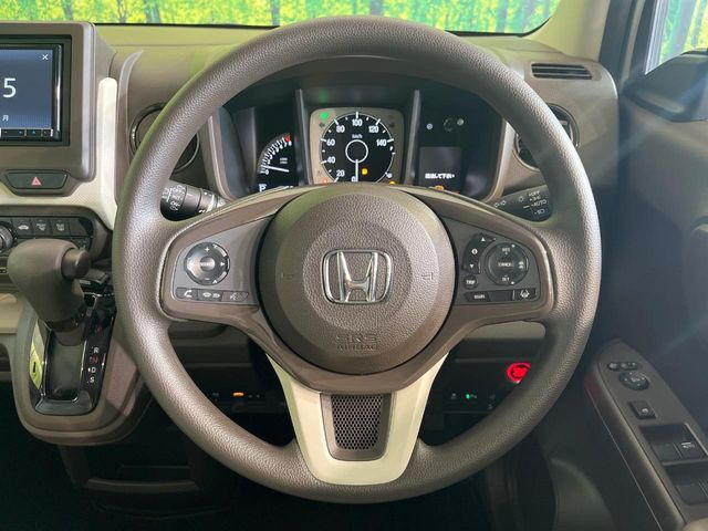 ステアリングも使用感が少なく、きれいな状態となっております♪