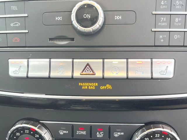 ●前/中席シートヒーター:高級感あふれるレザーシートに、前席・中席にシートヒーターを搭載しております。