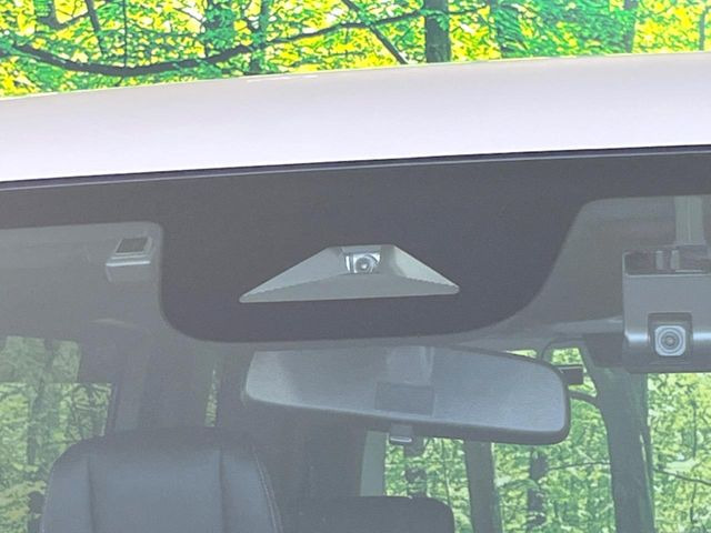 �y�z���_�Z���V���O�z���s���ɑO���̎ԗ�����F�����A�Փ˂������Ȏ��͌x��ƃu���[�L�ŏՓˉ���Ɣ�Q�y�����A�V�X�g�B�����S�Ƀh���C�u�����y���݂��������܂��B