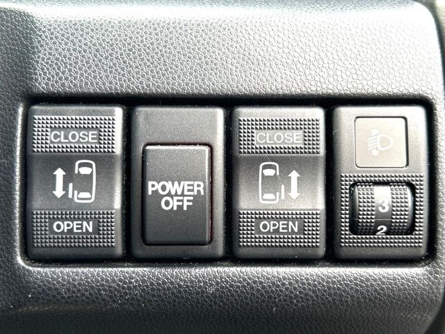 �y�����p���[�X���C�h�h�A�z�X�}�[�g�L�[��^�]�Ȃ̃X�C�b�`�Ō�ȗ����X���C�h�h�A�̊J���\���d��������͂����ăh�A���J����K�v�������A�����Ȃ��q�l�ł��ȒP�ɊJ���߂ł����K�ł���