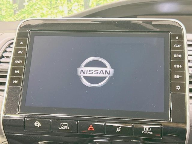 【純正9型ナビ】人気の純正ナビを装備。オーディオ機能も充実しており、Bluetooth接続すればお持ちのスマホやMP3プレイヤーの音楽を再生可能!毎日の運転がさらに楽しくなります!!