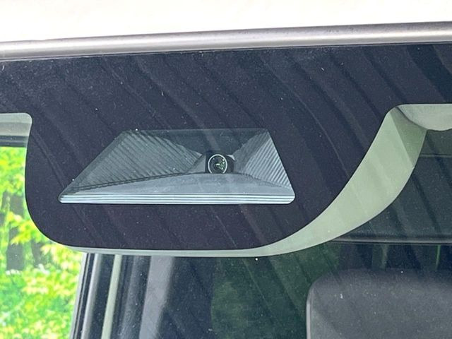 �y�z���_�Z���V���O�z���s���ɑO���̎ԗ�����F�����A�Փ˂������Ȏ��͌x��ƃu���[�L�ŏՓˉ���Ɣ�Q�y�����A�V�X�g�B�����S�Ƀh���C�u�����y���݂��������܂��B