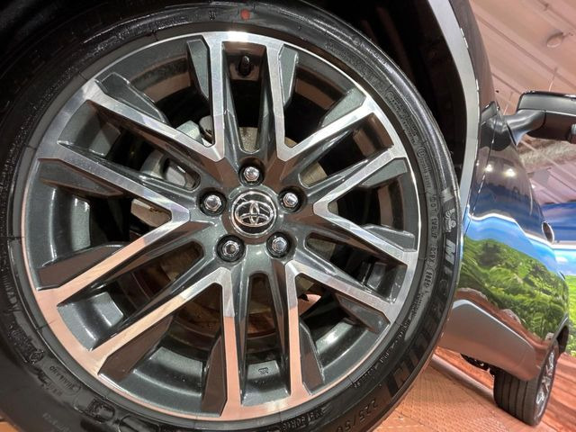 �y����18�C���`�A���~�z�C�[���z�O�ςɃ}�b�`���������A���~�z�C�[���𑕒����Ă���܂��B�e��ЊO�A���~�z�C�[����A�X�^�b�h���X�^�C�����戵�����Ă���܂��B���񂲑��k����������