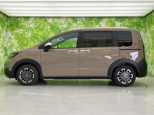 フリード1.5 ハイブリッド クロスター