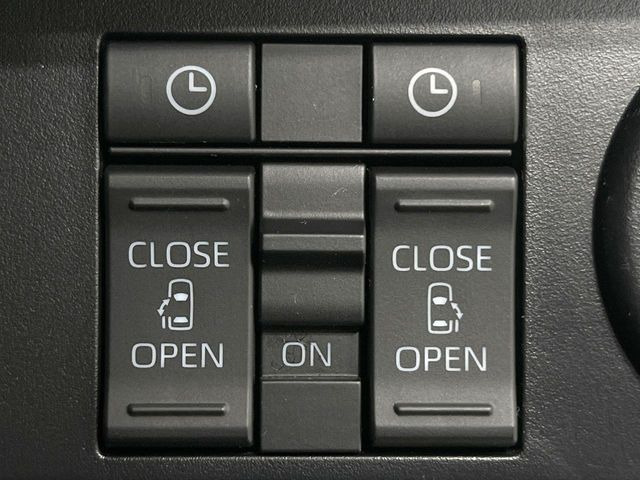 【両側パワースライドドア】スマートキーや運転席のスイッチで後席両側スライドドアの開閉が可能♪電動だから力を入れてドアを開ける必要が無く、小さなお子様でも簡単に開け閉めでき快適です♪