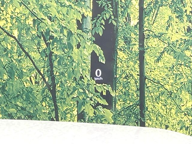 �y�J���[�w�b�h�A�b�v�f�B�X�v���C�z���݂̑��x�⑖�s�����f�W�^���\���ŉ^�]�ȑO���̃K���X�ɓ��e!�J���[�t���Ŏ��F���������A�^�]���ڐ������炳���K�v�ȏ����m�F�ł���̂łƂ��Ă��֗��ň��S!