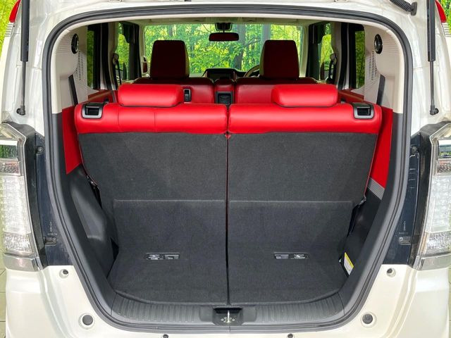 ���i�̂���������ʋ΁A���}���ɏ\���ȉ׎��X�y�[�X���m�ۂ��Ă���܂��B�Z�J���h�V�[�g��|���ƁA�傫�ȉו��̐ύڂ��\�ł���