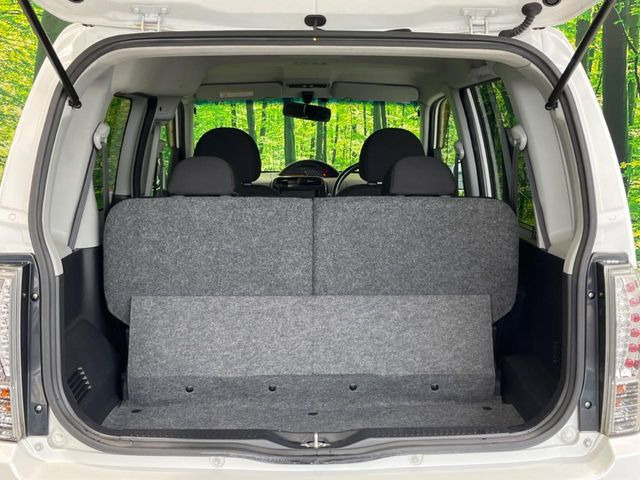 ���i�̂���������ʋ΁A���}���ɏ\���ȉ׎��X�y�[�X���m�ۂ��Ă���܂��B�Z�J���h�V�[�g��|���ƁA�傫�ȉו��̐ύڂ��\�ł���