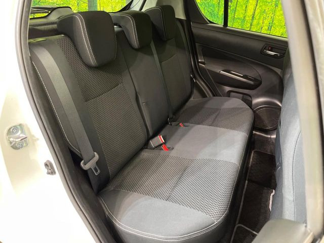 後部座席も気になるようなキズ・汚れやへたり等、大きなダメージはなく、良好な状態です。