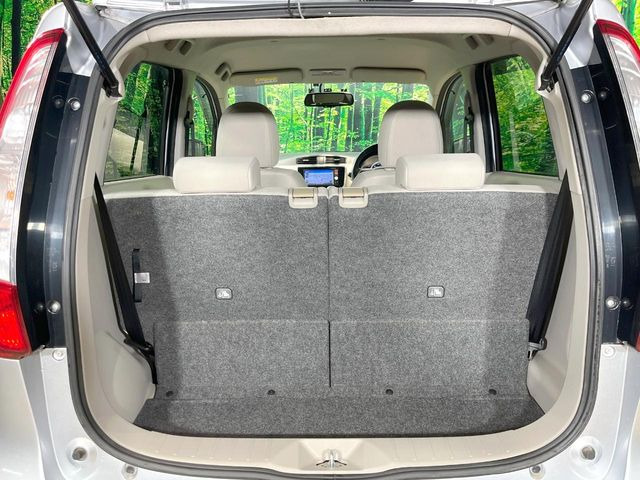 ���i�̂���������ʋ΁A���}���ɏ\���ȉ׎��X�y�[�X���m�ۂ��Ă���܂��B�Z�J���h�V�[�g��|���ƁA�傫�ȉו��̐ύڂ��\�ł���