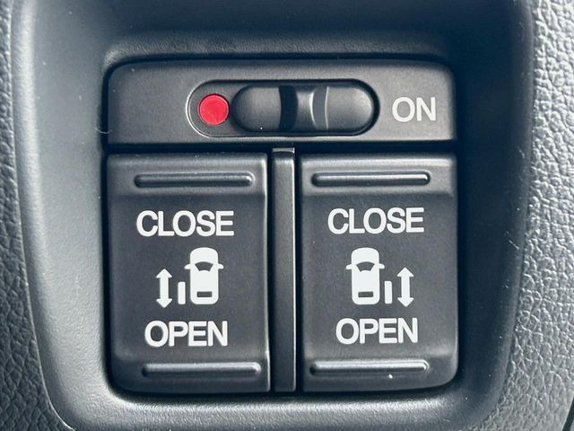 �y�����p���[�X���C�h�h�A�z�X�}�[�g�L�[��^�]�Ȃ̃X�C�b�`�Ō�ȗ����X���C�h�h�A�̊J���\���d��������͂����ăh�A���J����K�v�������A�����Ȃ��q�l�ł��ȒP�ɊJ���߂ł����K�ł���