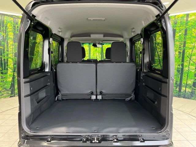 ���i�̂���������ʋ΁A���}���ɏ\���ȉ׎��X�y�[�X���m�ۂ��Ă���܂��B�Z�J���h�V�[�g��|���ƁA�傫�ȉו��̐ύڂ��\�ł���