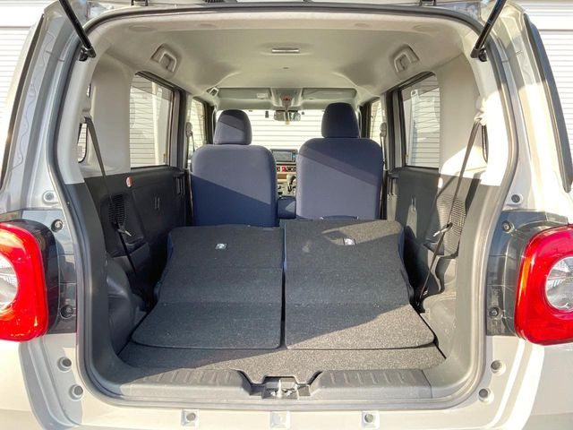 ���i�̂���������ʋ΁A���}���ɏ\���ȉ׎��X�y�[�X���m�ۂ��Ă���܂��B�Z�J���h�V�[�g��|���ƁA�傫�ȉו��̐ύڂ��\�ł���