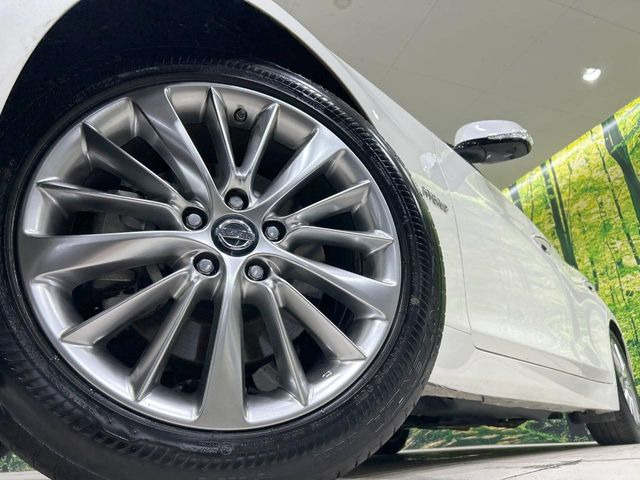 �y����18�C���`�A���~�z�C�[���z�O�ςɃ}�b�`���������A���~�z�C�[���𑕒����Ă���܂��B�e��ЊO�A���~�z�C�[����A�X�^�b�h���X�^�C�����戵�����Ă���܂��B���񂲑��k����������