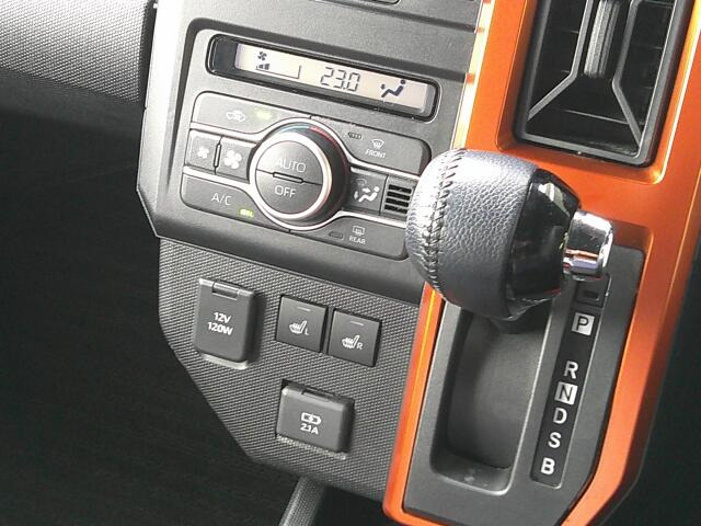 オートエアコンで自分好みの室温を素早く設定出来ます。快適な室温で、快適な運転をお楽しみ下さい!